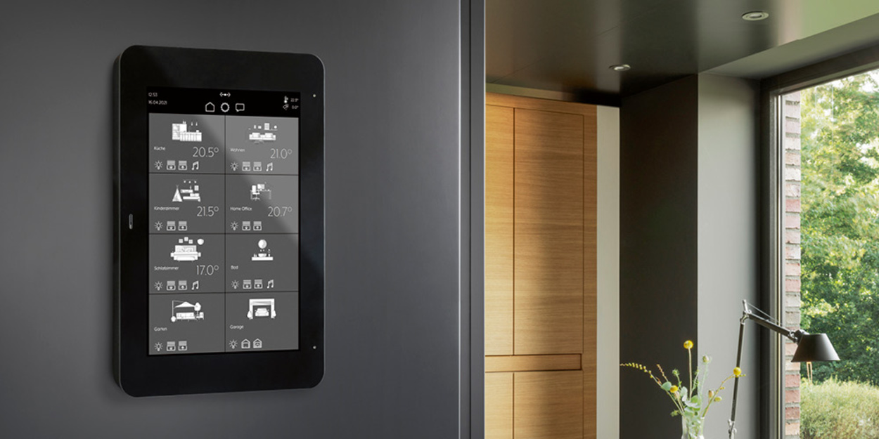 JUNG Smart Panel 8 bei Elektro-Instand GmbH in Lutherstadt Wittenberg